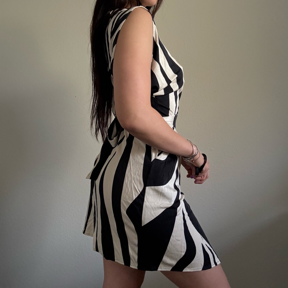 Issa London Striped Silk Dress - Picture 13 of 16